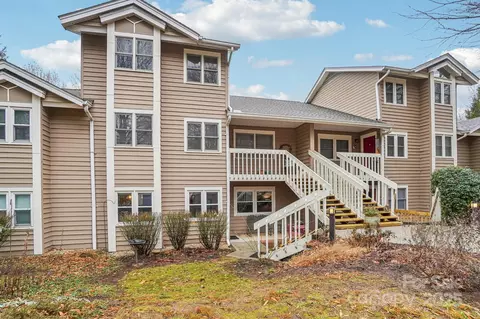 2 Creekside Ln, Asheville, NC 28803