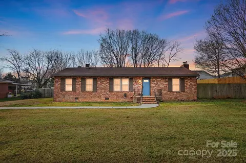 4417 Oak Dr, Charlotte, NC 28269