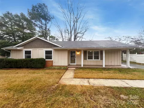 506 King Arthur Dr, Gastonia, NC 28056