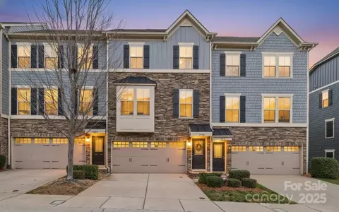 1834 Shumard Ln, Charlotte, NC 28205