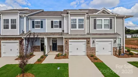 375 Creekview Rd, Hendersonville, NC 28792