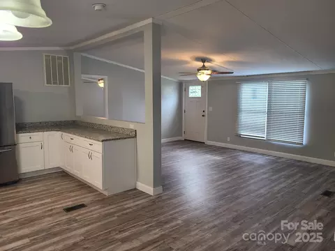 Living - 1098 Remington Dr, Conover, NC 28613 photo 3 of 4