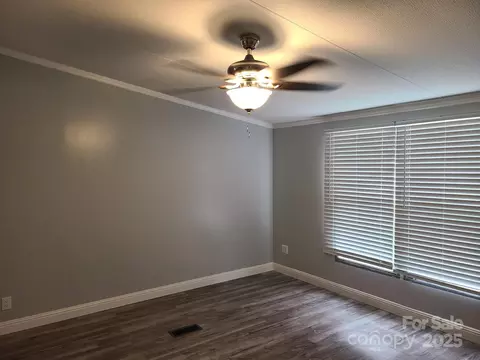 Living - 1098 Remington Dr, Conover, NC 28613 photo 4 of 4