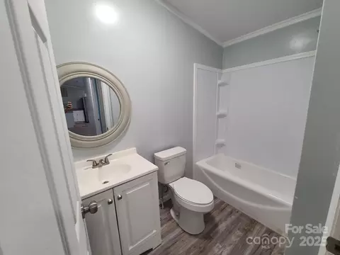 Bath - 1098 Remington Dr, Conover, NC 28613 photo 3 of 3