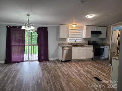 Living - 1098 Remington Dr, Conover, NC 28613 photo 2 of 4