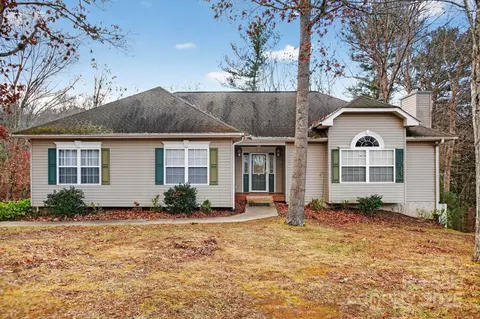 2 Strawberry Ln, Weaverville, NC 28787