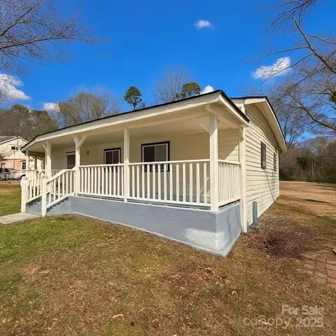 104 Price St, Mount Holly, NC 28120