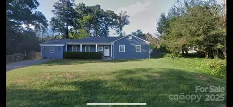 11 Pine Acre Blvd, Asheville, NC 28804