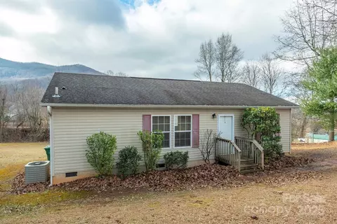 332 Richmond Ave, Swannanoa, NC 28778