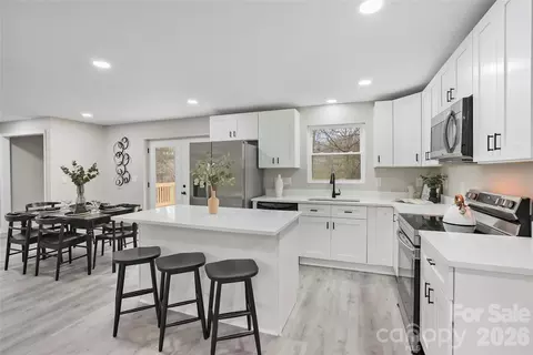 824 Kentberry Dr, Charlotte, NC 28214