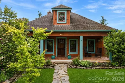 104 Enthoffer St, Black Mountain, NC 28711