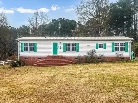 205 W Haywood Ln, Mount Gilead, NC 27306