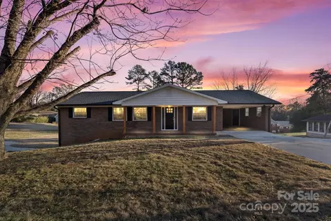 115 Greenview Dr, Kannapolis, NC 28081