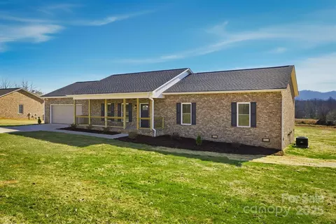 950 Amherst Rd, Morganton, NC 28655
