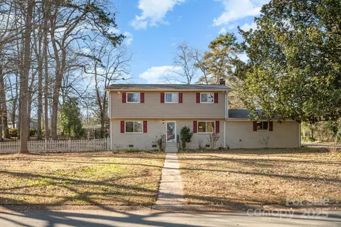 7015 Lavern St, Charlotte, NC 28215