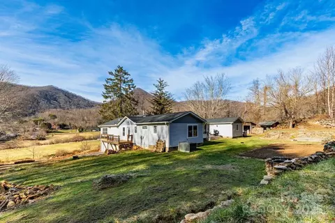 Exterior - 2888 Beaverdam Rd, Canton, NC 28716 photo 3 of 6