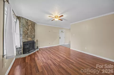 Living - 1158 Sunset Ct, Conover, NC 28613 photo 1 of 5