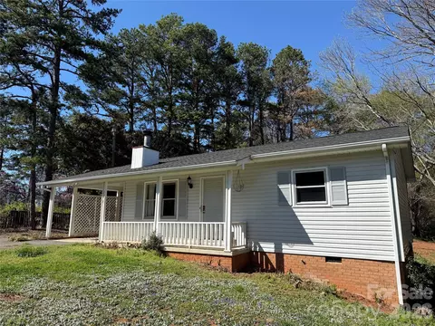 Exterior - 1158 Sunset Ct, Conover, NC 28613 photo 1 of 5