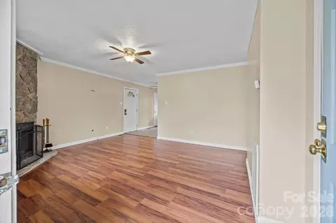 Living - 1158 Sunset Ct, Conover, NC 28613 photo 4 of 5