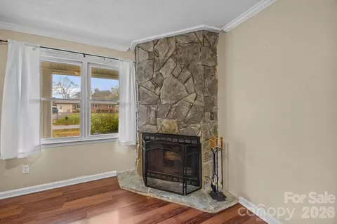 Living - 1158 Sunset Ct, Conover, NC 28613 photo 5 of 5