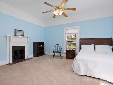 Bedroom - 4739 Old Clyde Rd, Clyde, NC 28721 photo 4 of 4