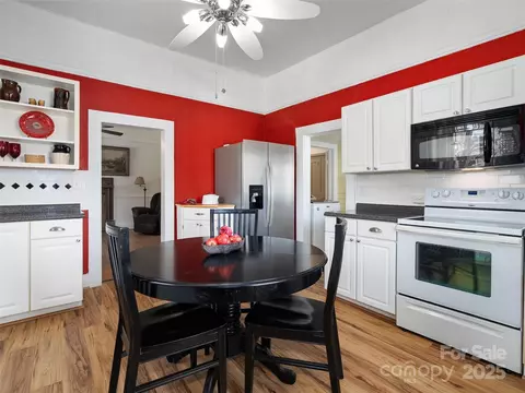 Kitchen - 4739 Old Clyde Rd, Clyde, NC 28721 photo 3 of 3