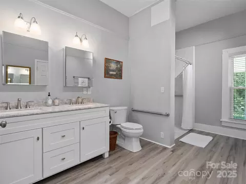 Bath - 4739 Old Clyde Rd, Clyde, NC 28721 photo 3 of 3