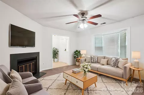 8322 Summerglen Cir, Charlotte, NC 28227