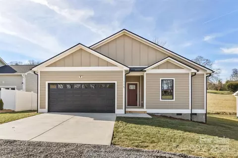 115 Peyton Elaine Rd, Clyde, NC 28721
