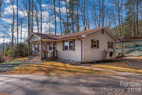 2746 Turnpike Rd, Horse Shoe, NC 28742