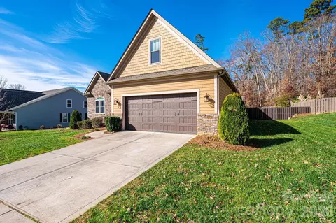 3911 13th Ne St NE, Hickory, NC 28601