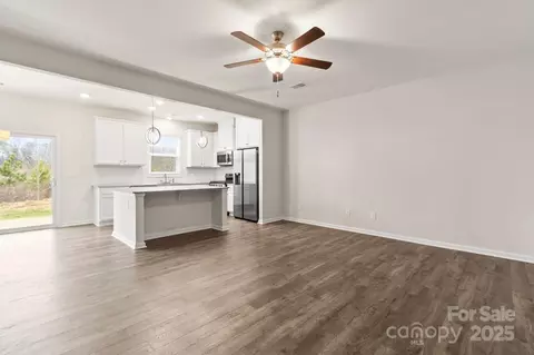 Living - 3776 Yorkshire Pl, Terrell, NC 28682 photo 2 of 4