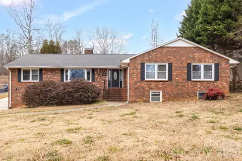 1175 Whispering Pines Dr, Kernersville, NC 27284