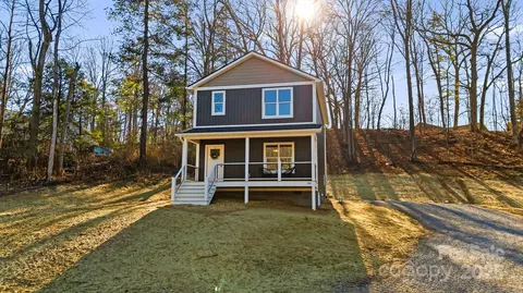 386 Holtzclaw St, Canton, NC 28716