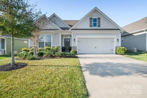 111 Cup Chase Dr, Mooresville, NC 28115