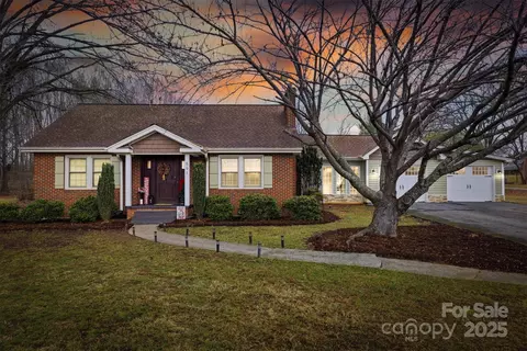 591 1st Avenue Se Dr SE, Taylorsville, NC 28681