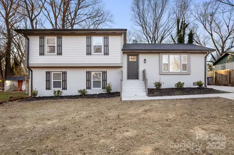 6133 Eagle Peak Dr, Charlotte, NC 28214