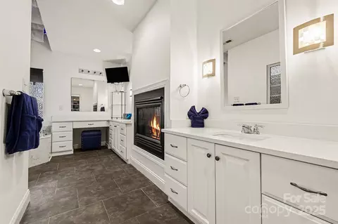 Bath - 5418 Commodore Pl, Clover, SC 29710 photo 3 of 6