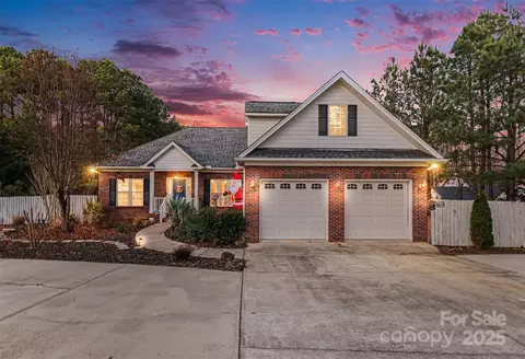 Exterior - 5418 Commodore Pl, Clover, SC 29710 photo 4 of 19
