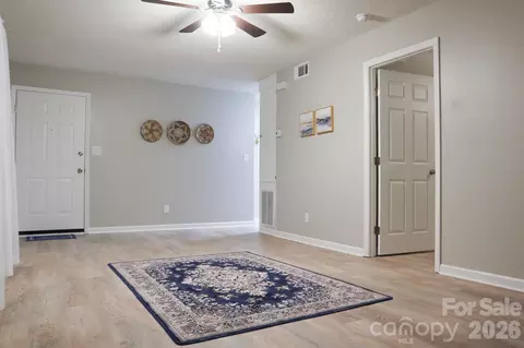 525 12th Sw 26 St SW #26, Hickory, NC 28602