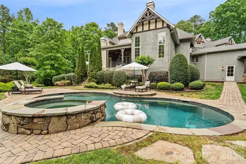 9105 Island Point Rd, Charlotte, NC 28278
