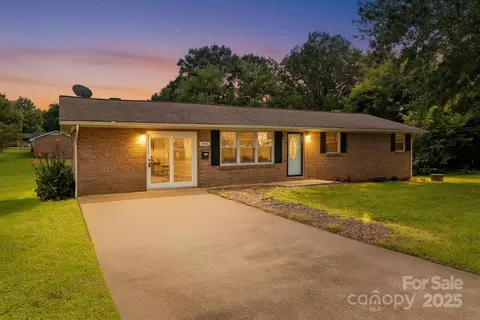 1500 19th Avenue Ne Pl NE, Hickory, NC 28601