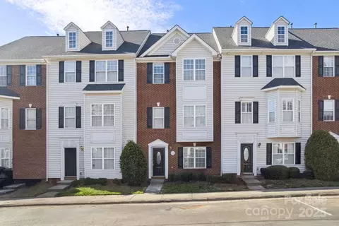 10032 Treeside Ln, Matthews, NC 28105