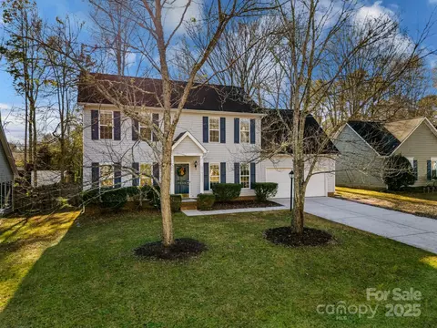 7515 Crestside Ln, Charlotte, NC 28227