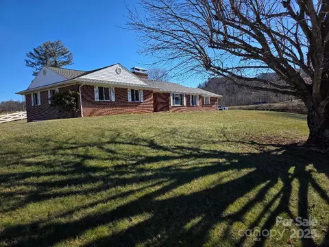 1375 E Us Highway 19e Hwy, Burnsville, NC 28714