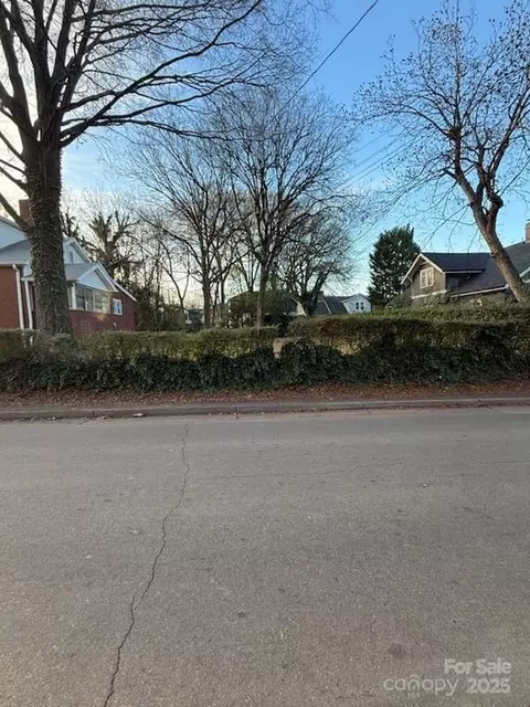 321 Campus St, Charlotte, NC 28216