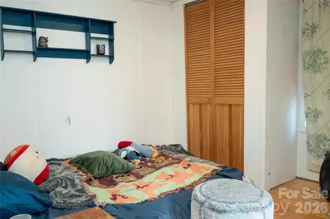 Bedroom - 910 Summit Ridge Rd, Purlear, NC 28665 photo 1 of 2