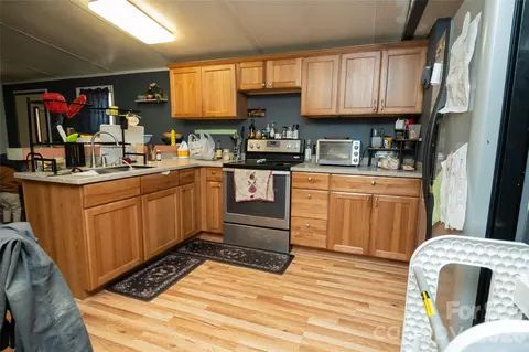 Kitchen - 910 Summit Ridge Rd, Purlear, NC 28665 photo 1 of 1