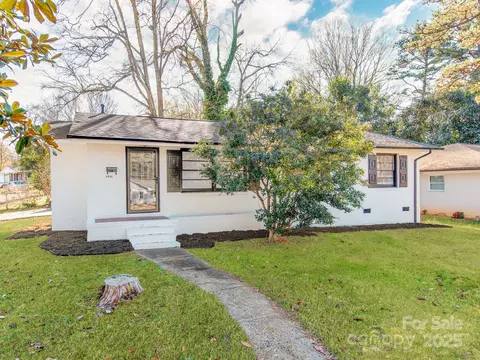 3918 Tipperary Pl, Charlotte, NC 28215