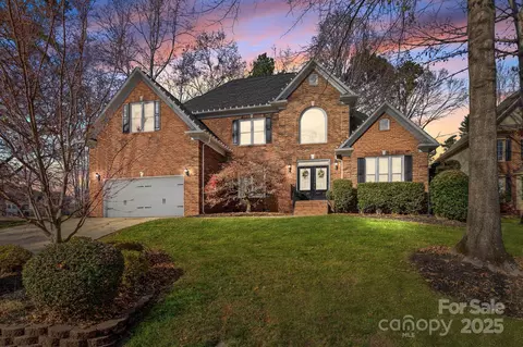 12213 Farnborough Rd, Huntersville, NC 28078